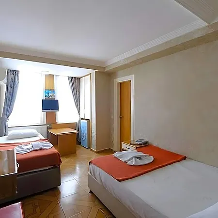 Ozbek Hotel 3*